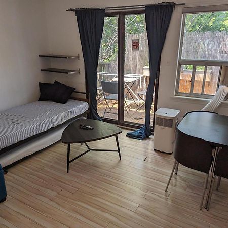 The Parkdale Hostellerie Торонто Экстерьер фото