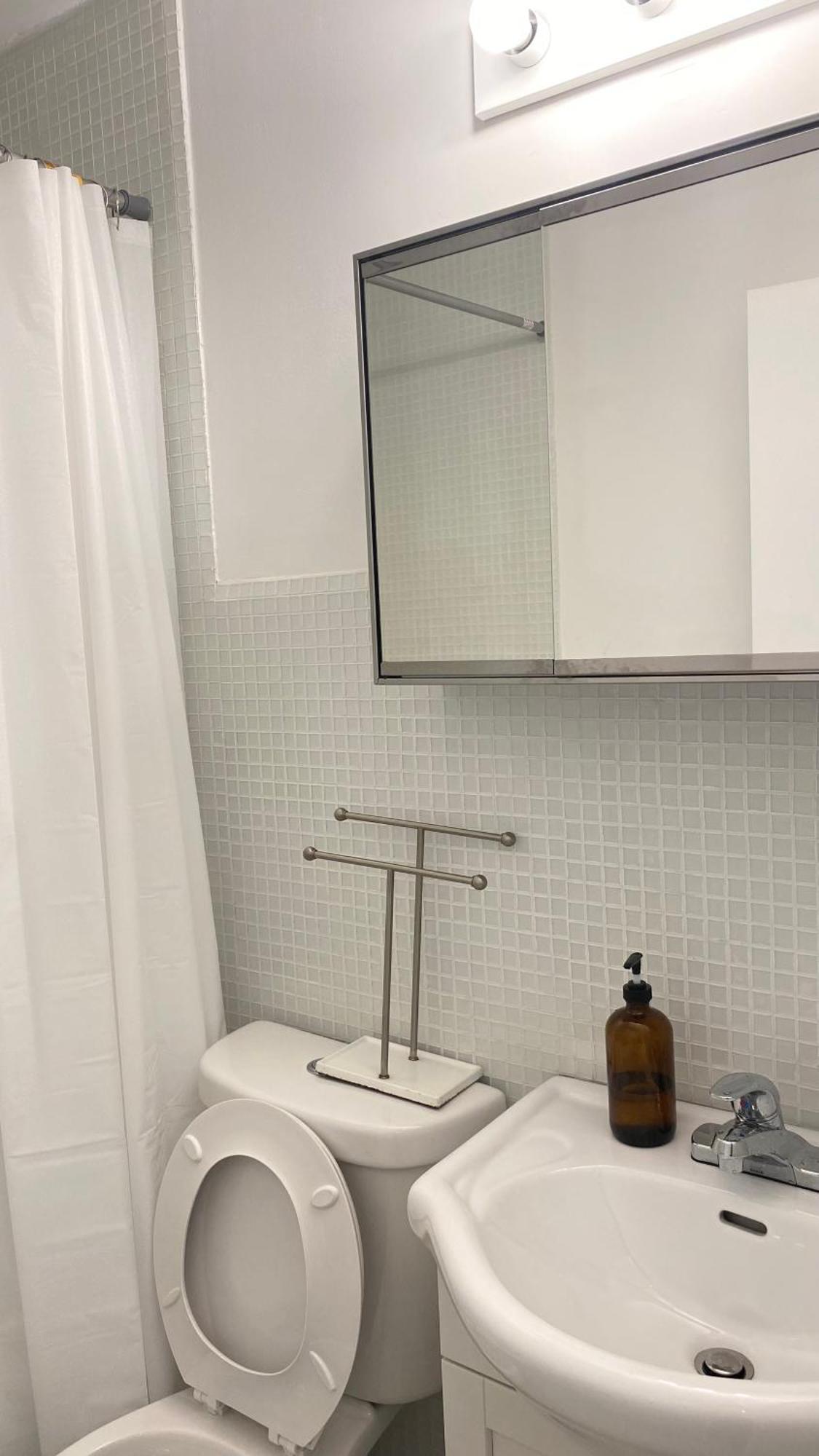 The Parkdale Hostellerie Торонто Экстерьер фото