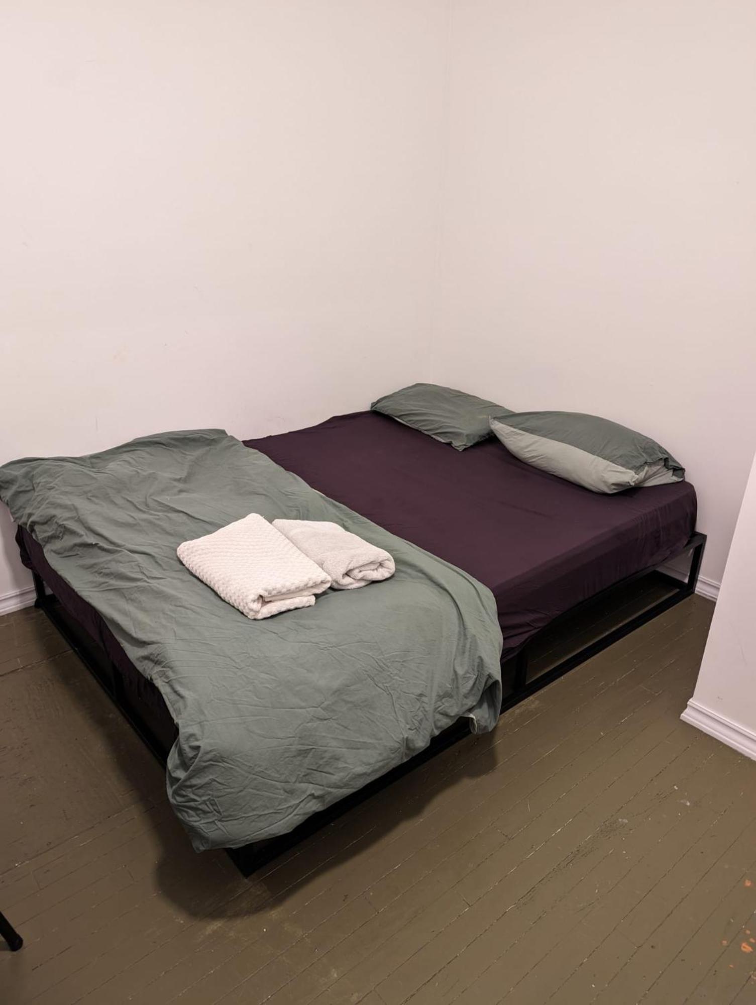 The Parkdale Hostellerie Торонто Экстерьер фото