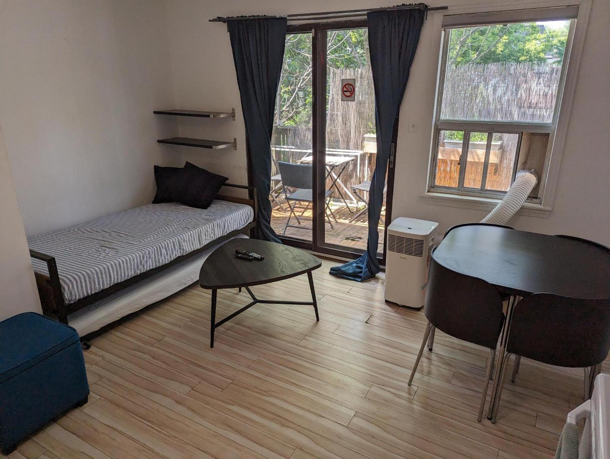 The Parkdale Hostellerie Торонто Экстерьер фото
