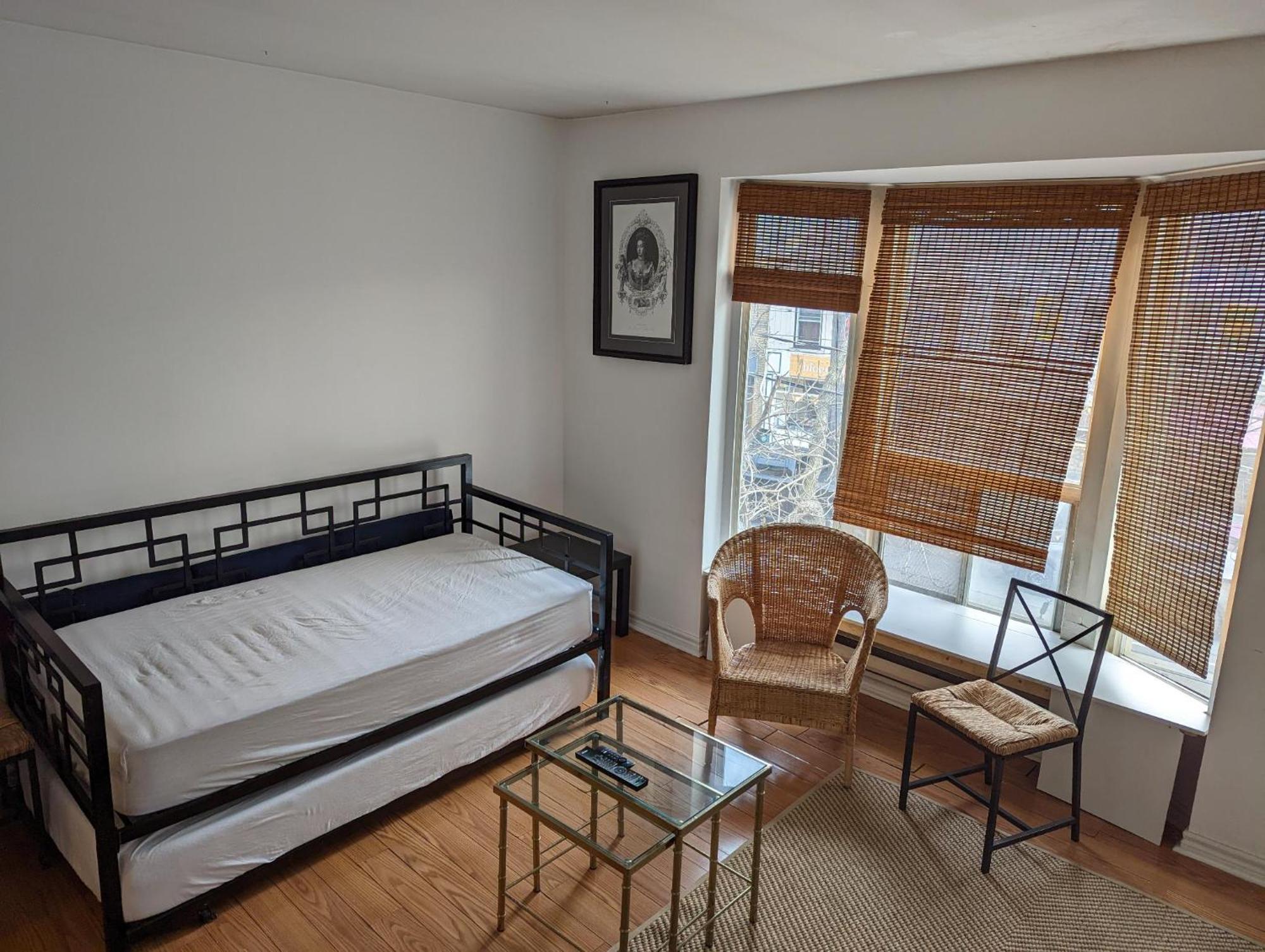The Parkdale Hostellerie Торонто Экстерьер фото